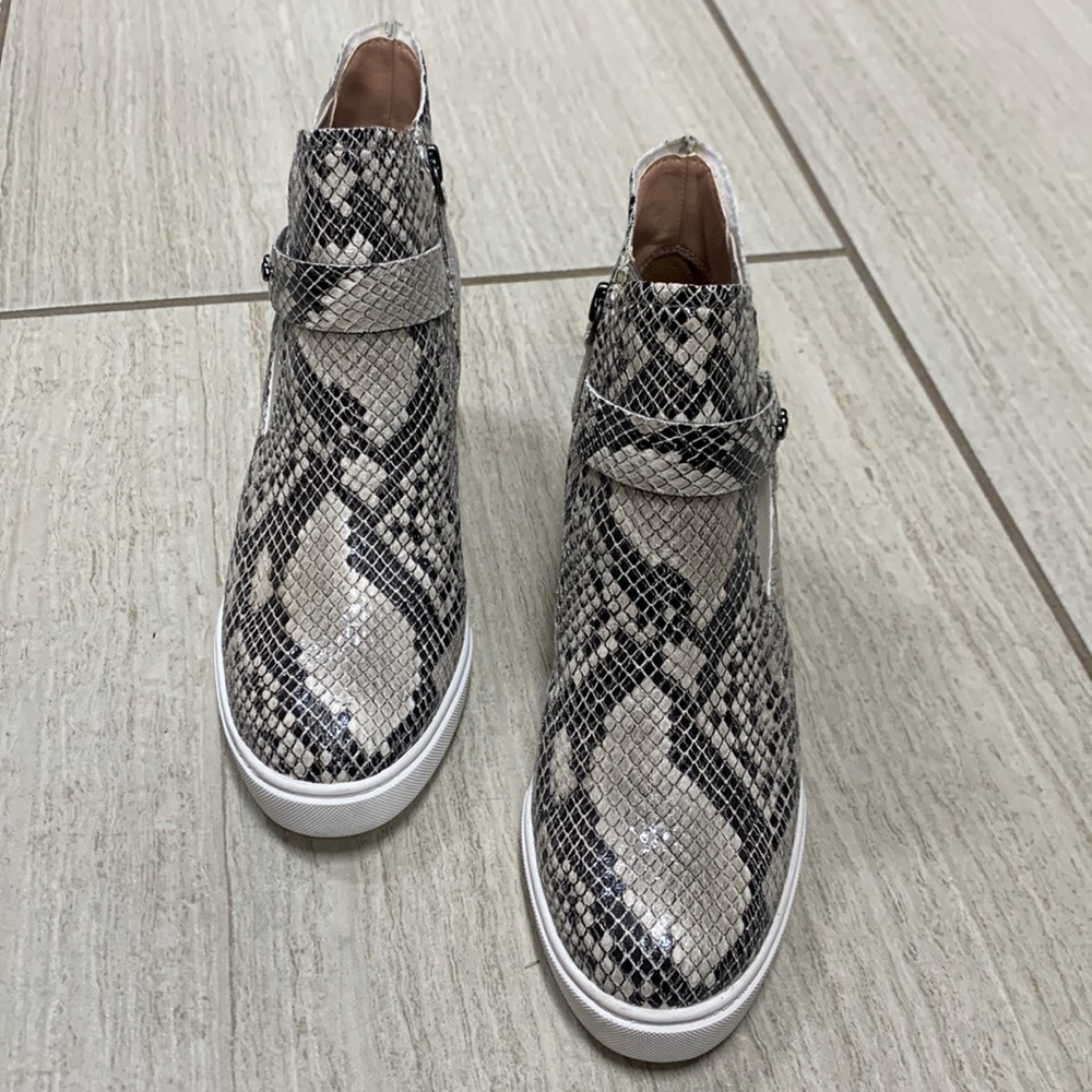 Linea Paolo boots - size 5 / brand new